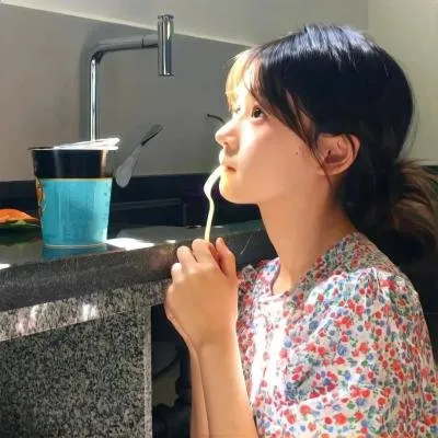 脑洞大开神剧《曼哈顿爱情故事》全集：咖啡店店长视角的疯狂多角恋，编剧逻辑让人跪服